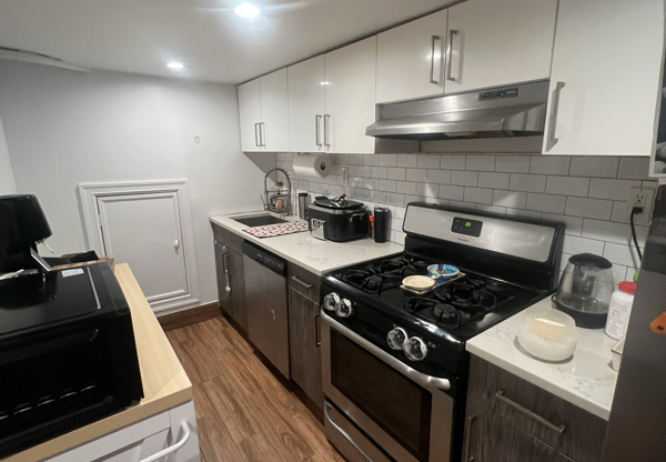 370 E 32 ST