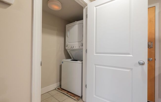 2 beds, 2 baths, 860 sqft, $1,350, Unit 405