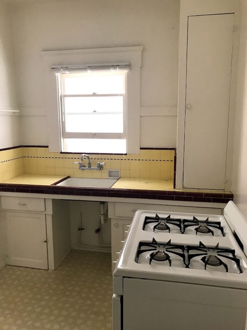 9TH AVENUE APARTMENTS