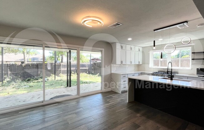 1520 ARMSTRONG DR