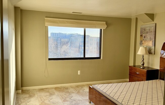 3 beds, 2 baths, 1,644 sqft, $4,600, Unit 711