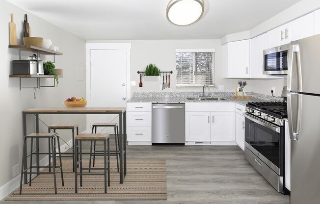 2 beds, 1 bath, 800 sqft, $1,295, Unit #14