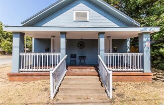 Updated 2-Bedroom Duplex in Bishop Arts – Private Yard + Washer/Dryer! Bishop Arts District