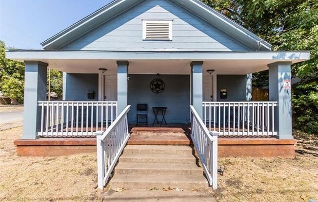 Updated 2-Bedroom Duplex in Bishop Arts – Private Yard + Washer/Dryer! Bishop Arts District