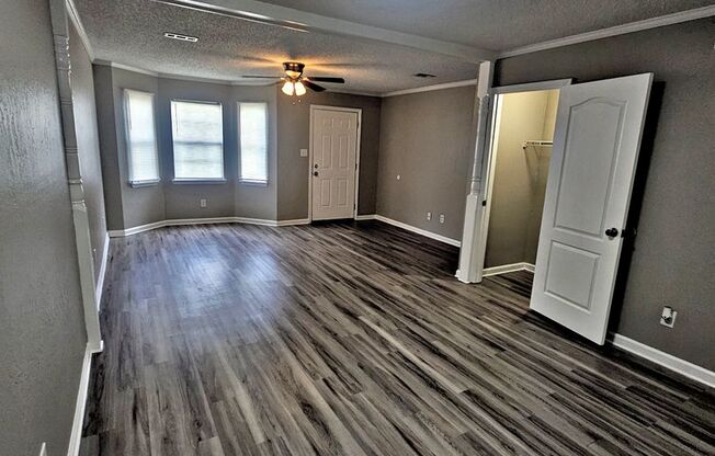 2 beds, 1.5 baths, 1,250 sqft, $975, Unit 2414 #5