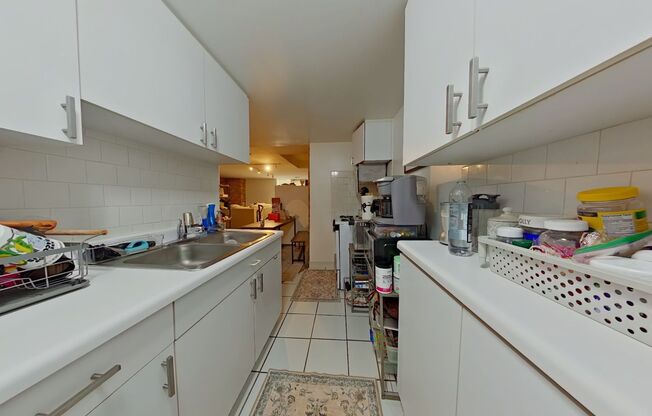 1 bed, 1 bath, 810 sqft, $1,950, Unit 1313 G