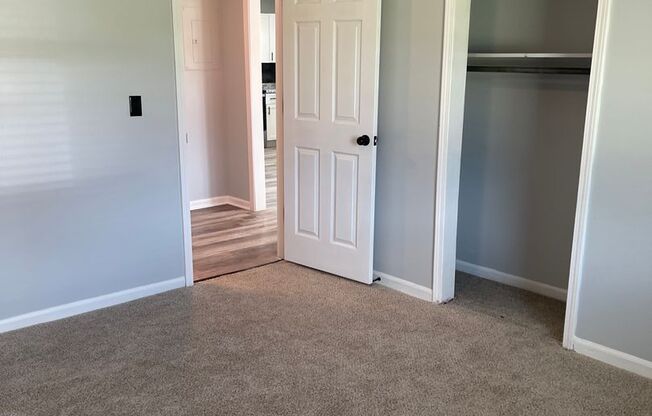 2 beds, 1 bath, $1,300