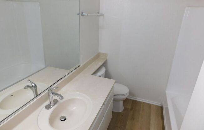 2 beds, 2 baths, $2,650, Unit 301