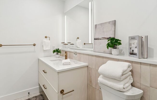 2 beds, 1 bath, 800 sqft, $1,872, Unit 315