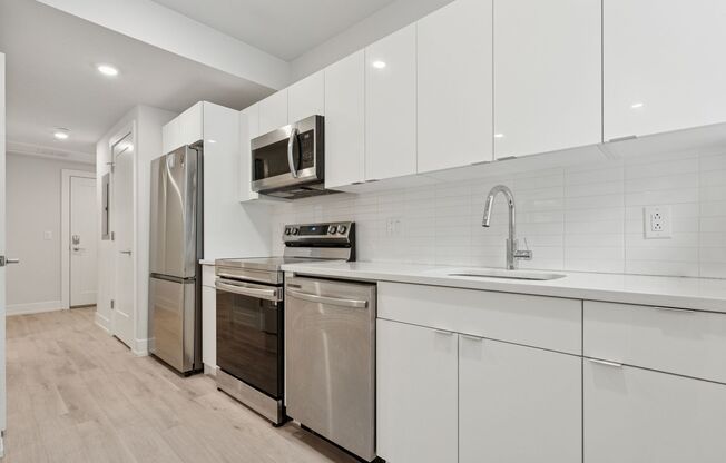 1 bed, 1 bath, 530 sqft, $1,525, Unit B104