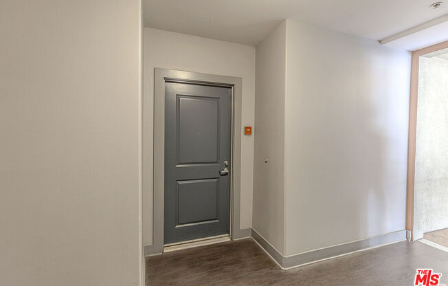 1 bed, 1 bath, 735 sqft, $2,450, Unit 239