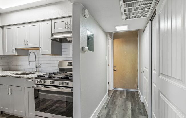 Studio, 1 bath, 400 sqft, $1,199, Unit A04