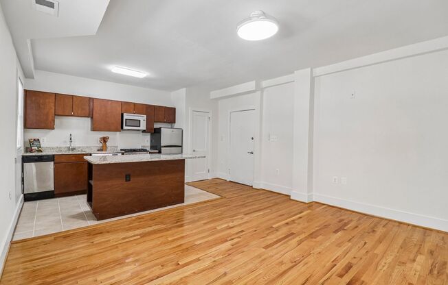 Studio, 1 bath, 450 sqft, $1,792, Unit 811-B7