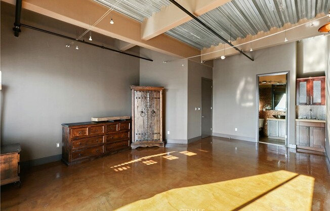 3 beds, 3 baths, 3,700 sqft, $6,990, Unit 1204