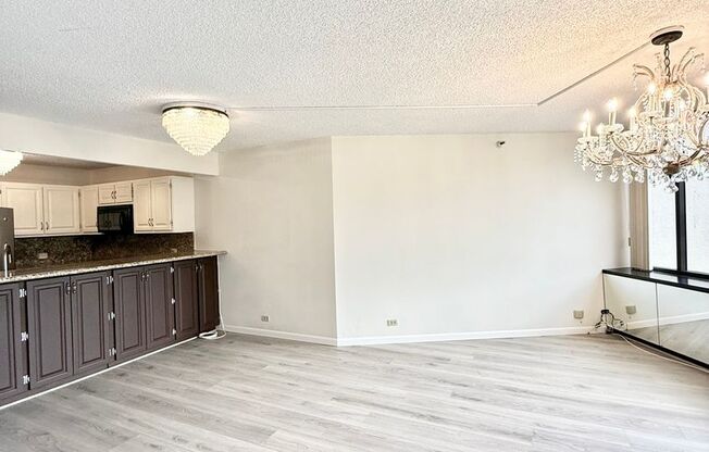 2/br/2ba/2pkg Condo with Amenities! Small dog negotiable