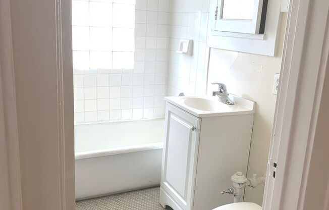 Studio, 1 bath, $895, Unit 26