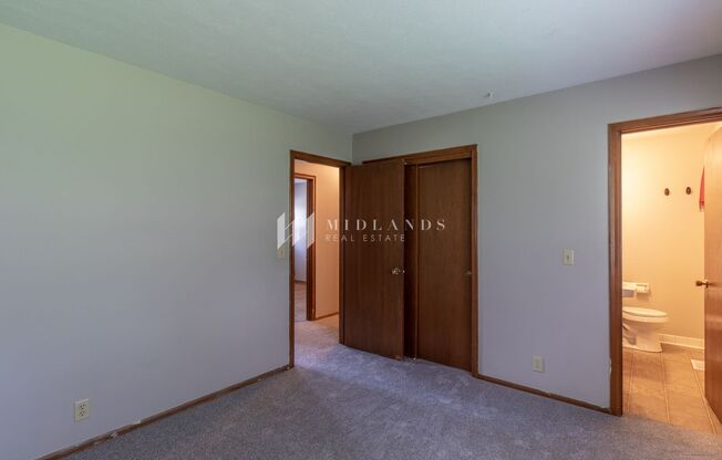 3 beds, 1.5 baths, $1,550, Unit Home