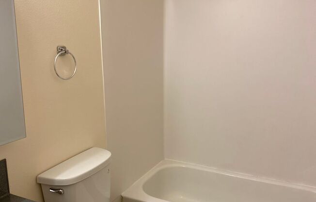 #122 COLONIAL MANOR APARTMENTS