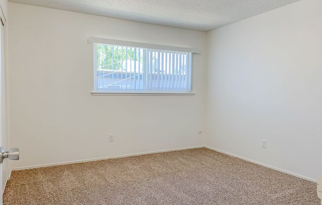 3 beds, 1 bath, 968 sqft, $1,825, Unit 56