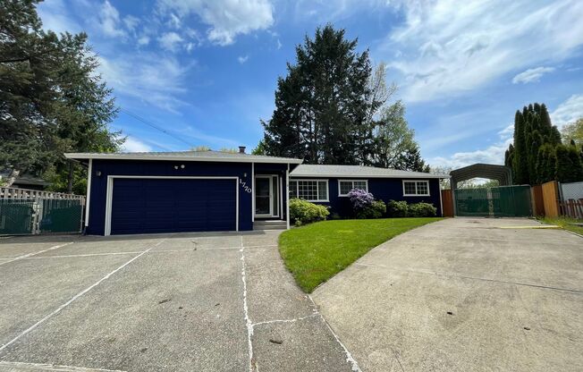 3Bd/2Ba Beaverton House with RV Parking and New Flooring!!! Washer/Dryer Included!!