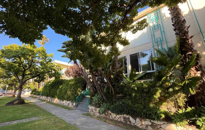 Washington Apartments...Prime Westside Location! CALL NOW!
