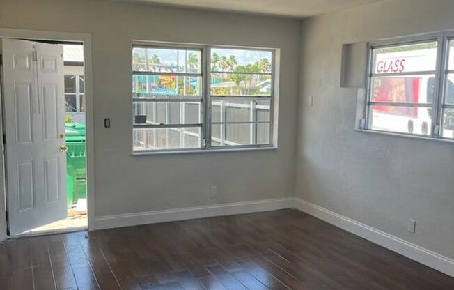 LARGE NEWLY RENOVATED 2 BEDROOM APARTMENTS