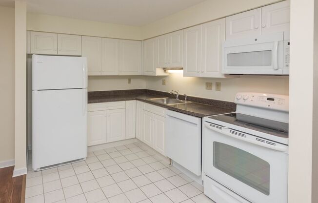 2 beds, 1 bath, 885 sqft, $1,995, Unit 201