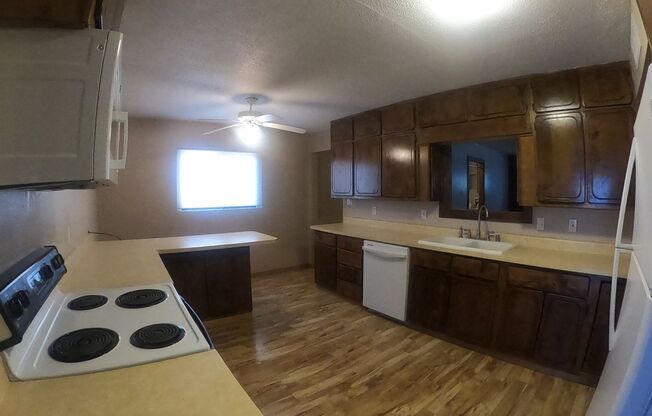 3 beds, 2 baths, $1,575