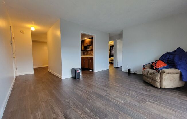 Renovated 2 Bedroom Apartment Conveniently Located Near Shopping, Parks, and Schools