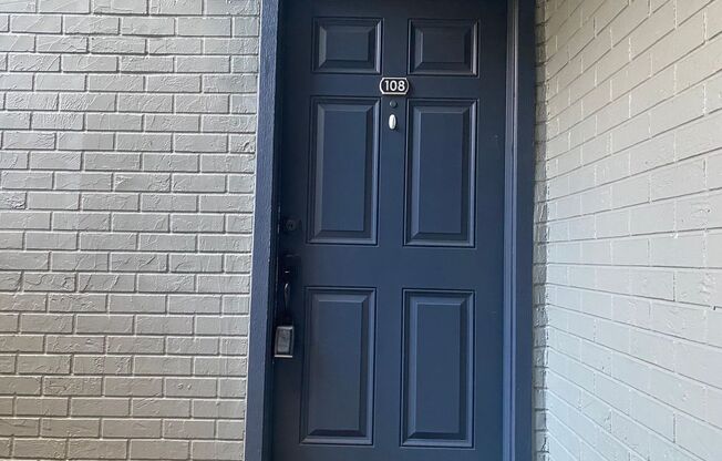 ** Move in Special $500 off your first months rent** FABULOUS 2 Bedroom/1 Bath Condo!!