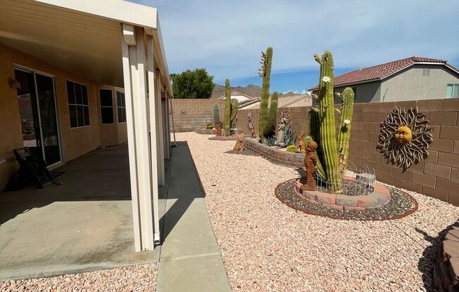 A BEAUTIFUL HILLTOP ONE STORY HOME WITH 3 BED 2 BATH 1463 SQFT AND A 3 CAR GARAGE!