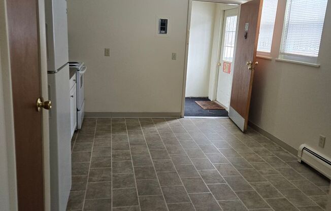 1 bed, 1 bath, 350 sqft, $955, Unit 031