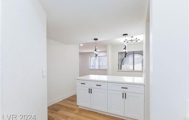 BEAUTIFUL REMODELED 2 BEDROOM UNIT!