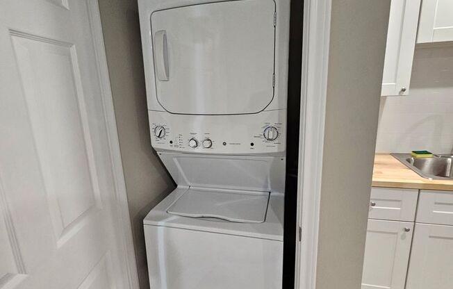 Studio, 1 bath, 400 sqft, $799, Unit 37