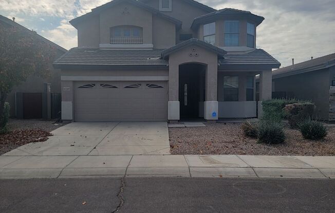 Large 5 Bedroom, Private Pool, North Peoria!