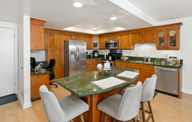 184 DATE AVE