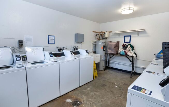 1 bed, 1 bath, 700 sqft, $1,150, Unit 30