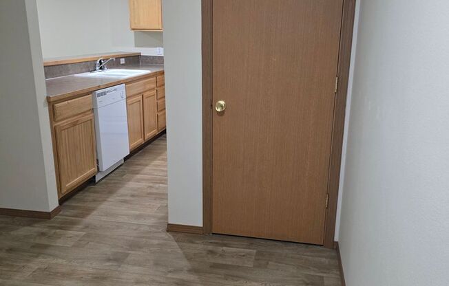 2 beds, 1 bath, 952 sqft, $1,775, Unit 22