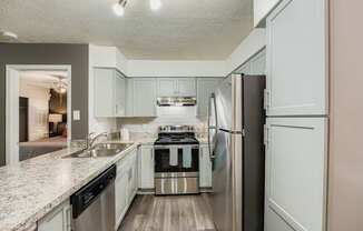 2200 Big Creek Apartments