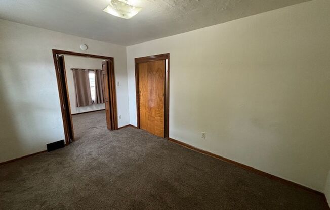 2 beds, 1 bath, $995