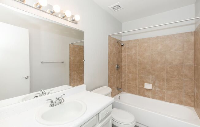 2 beds, 2 baths, 1,040 sqft, $1,445, Unit 4323-02