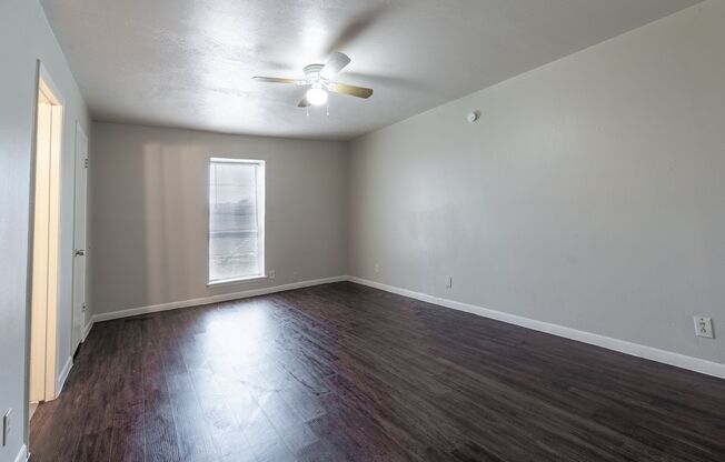 3 beds, 2 baths, 1,296 sqft, $1,500, Unit 1010