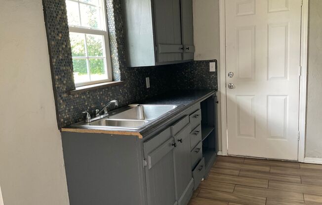 3 Bed 1 Bath Newly Remodeled Home in Del City