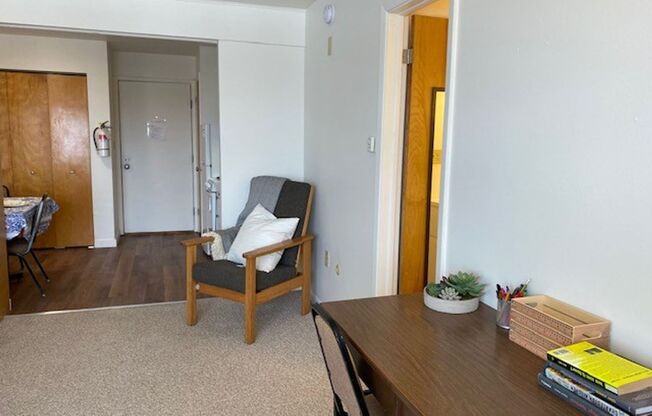 Studio, 1 bath, 400 sqft, $1,000, Unit Hudson Heights Bldg B-18