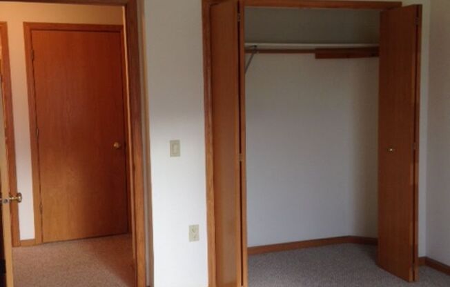 3 beds, 2 baths, 1,285 sqft, $2,290, Unit 2892-206