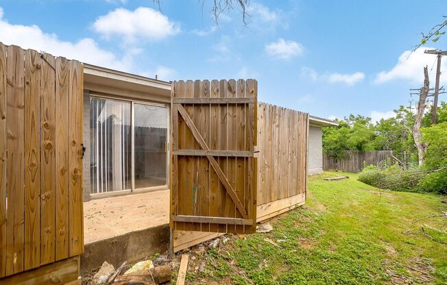 2 beds, 1 bath, 878 sqft, $1,150, Unit 338 W Mustang