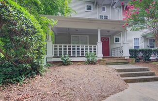 Delightful 3-Bed, 3-Bath End-Unit in Oak Park at 3rd Ward – Steps from Bank of America Stadium!  Open Floor Plan, Cozy Kitchen, Walk-In Closets, Fenced Patio. Internet & Cable Included!