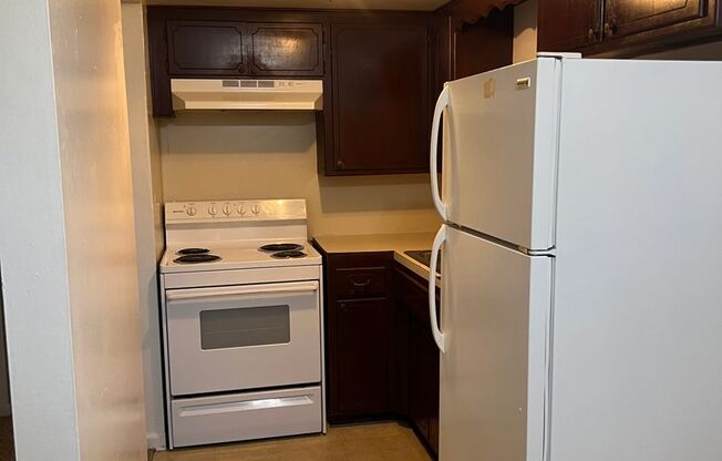 1 bed, 1 bath, 700 sqft, $550, Unit 6