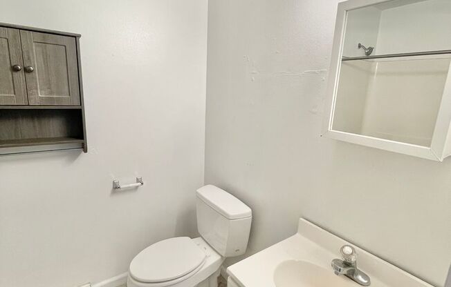 2 beds, 1 bath, $1,395, Unit 1728-01