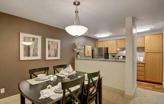 Island Park kitchen and dining Apartments in Kent, WA